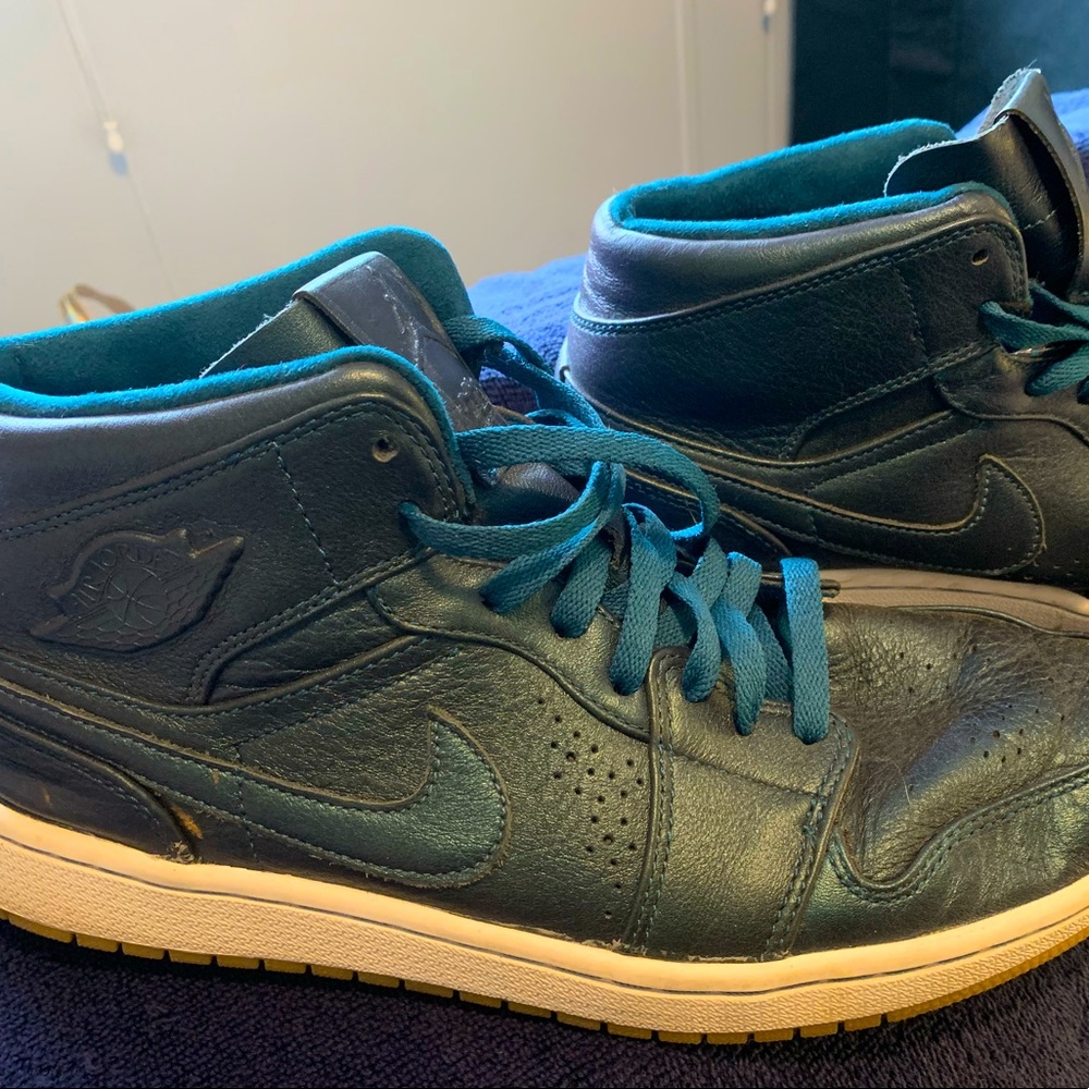 Nike Air Jordan 1 Mid Nouveau Space Blue “Anti Gravity Machines”